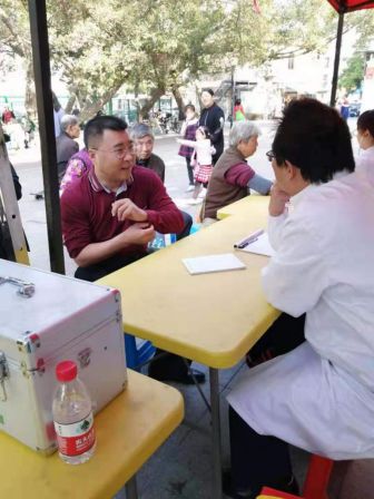 义诊进社区，服务暖人心