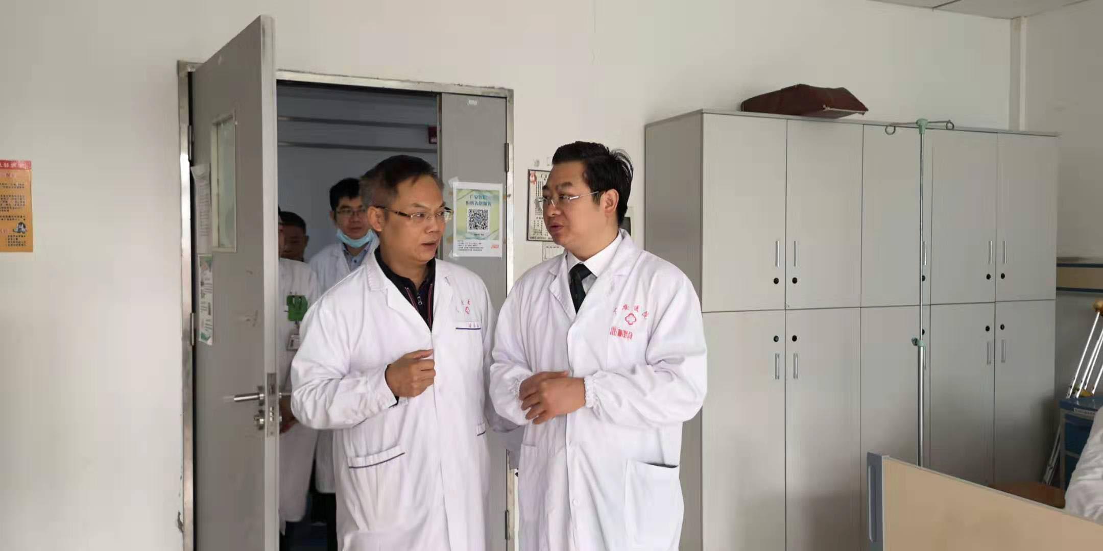 省知名专家温世锋教授莅临我院坐诊，授课