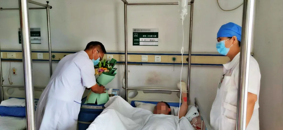 我院院领导一行探望格力受伤员工 送去慰问和关怀