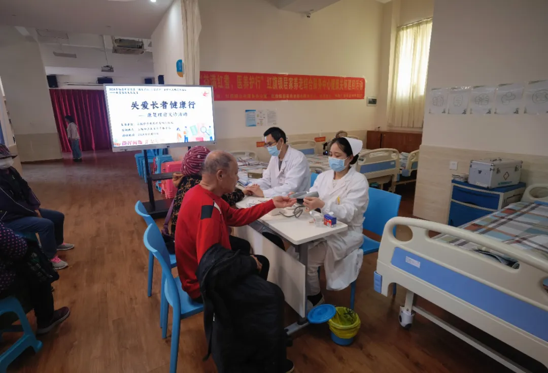 医院动态| “关爱长者健康行”康复理疗义诊活动